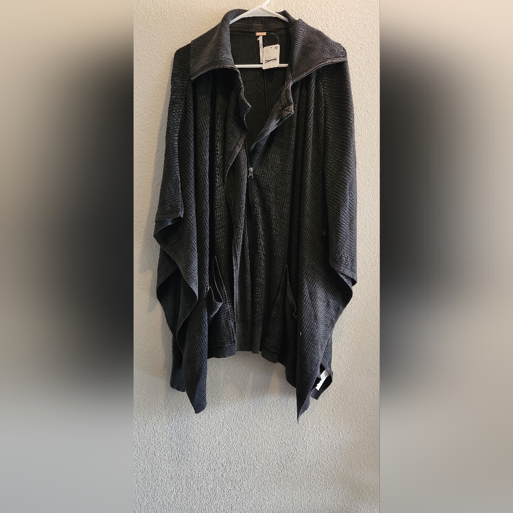 Free People Black Poncho Sweater - Picture 4 of 14